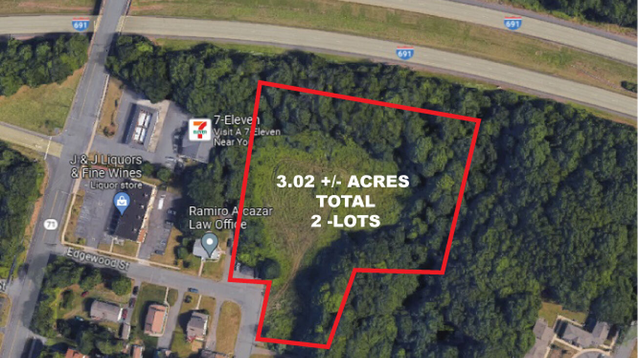 32 Edgewood St, Meriden, CT 06451