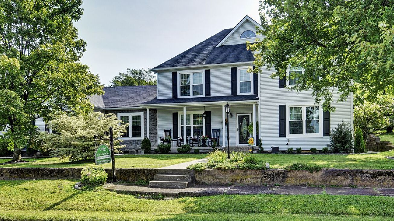 110 Holy Cross Rd, Loretto, KY 40037