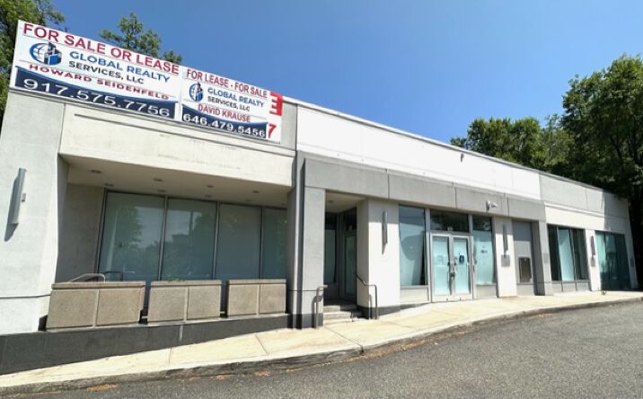 Pictures of Retail property located at 386 Forest Ave, Staten Island, NY 10301 for sales - image #1