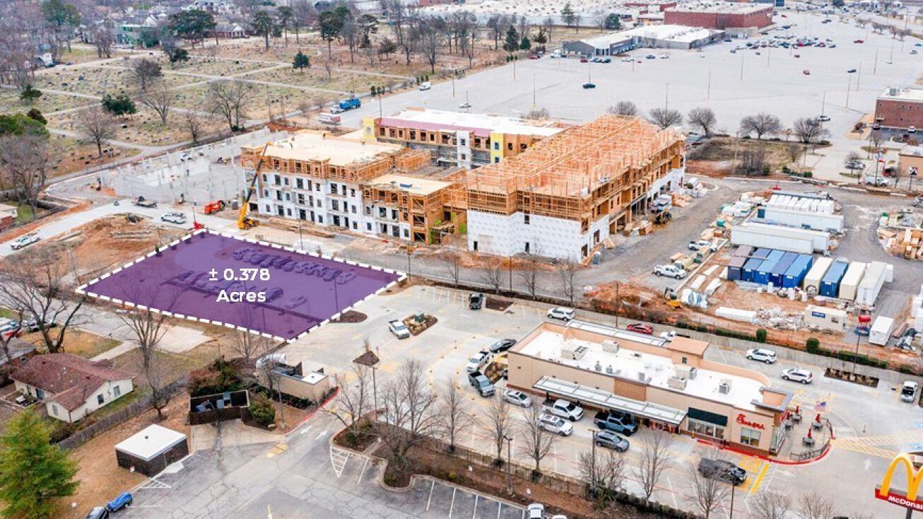 811 SW 3rd St, Bentonville, AR 72712