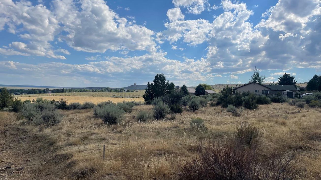 724 Knight Dr, Hines, OR 97738