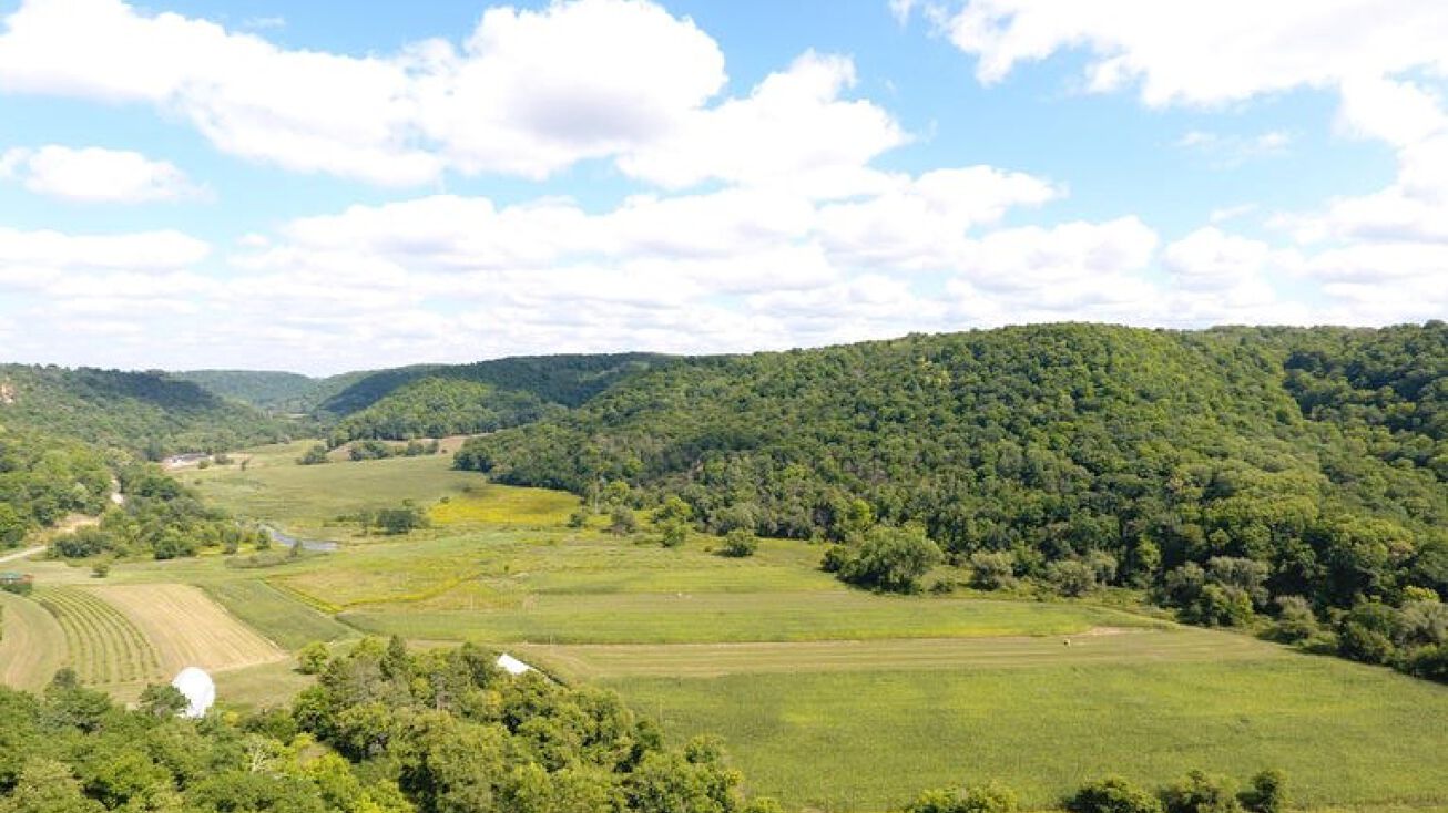 5001 Oakdale Ave, Cashton, WI 54619