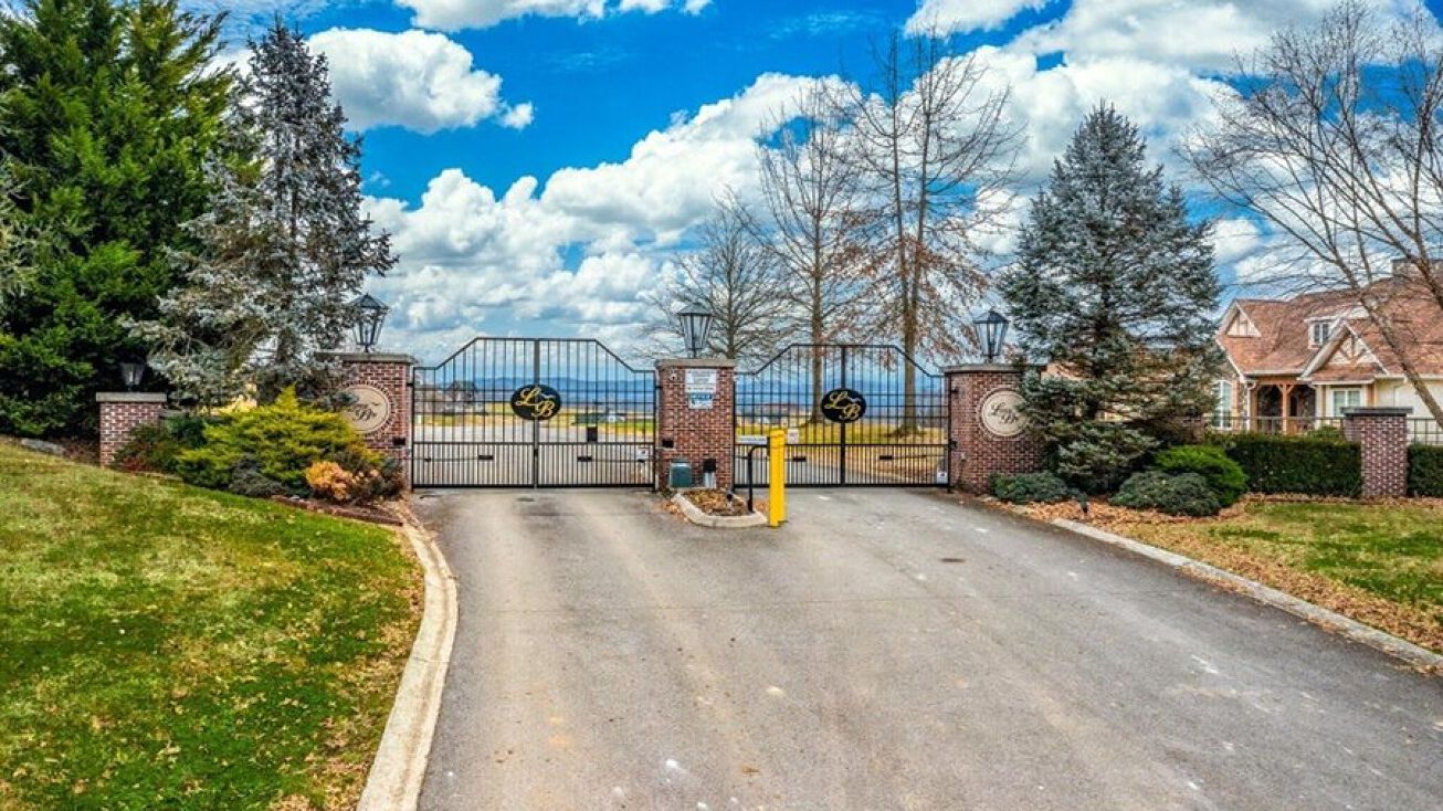 216 Legacy Bay Rd, Mooresburg, TN 37811