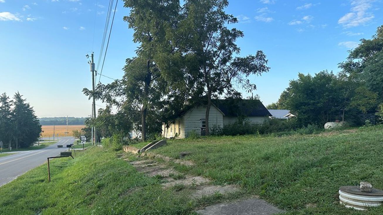 205 Rombauer Ave, Novinger, MO 63559