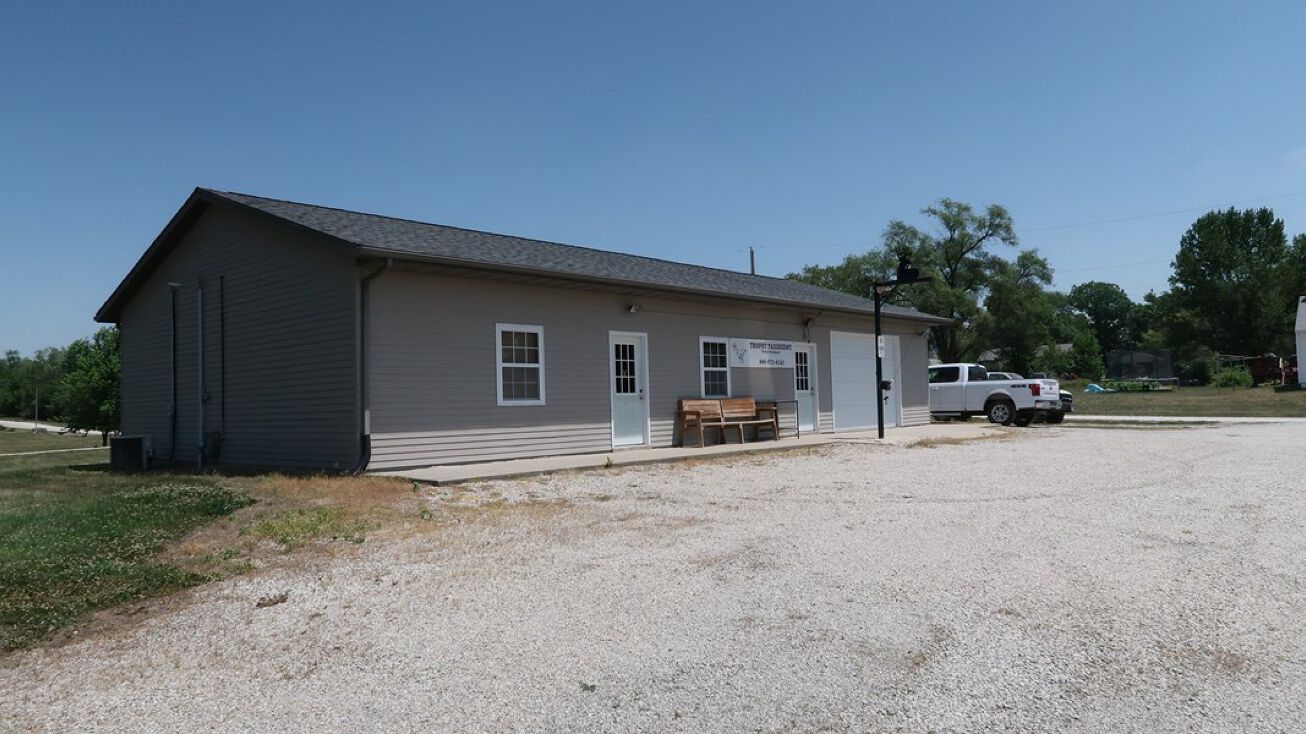 504 3rd St, Ridgeway, MO 64481