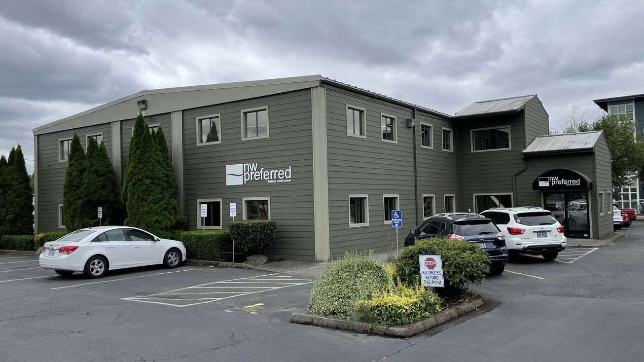 8950 SW Burnham St, Tigard, OR 97223