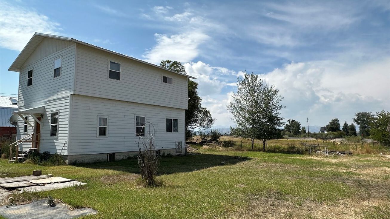 121 Green St, Willow Creek, MT 59760