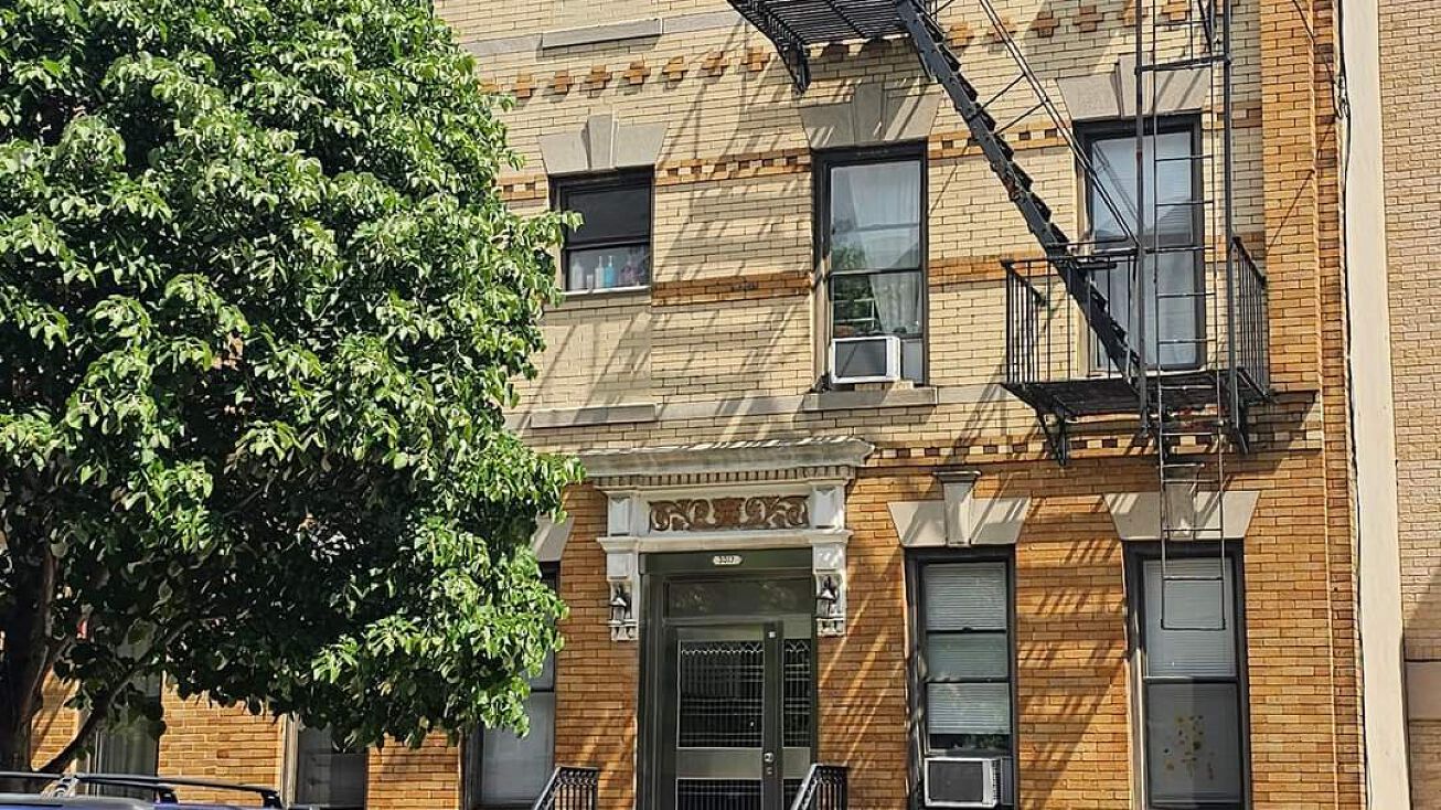 3017 43rd St, Queens, NY 11103