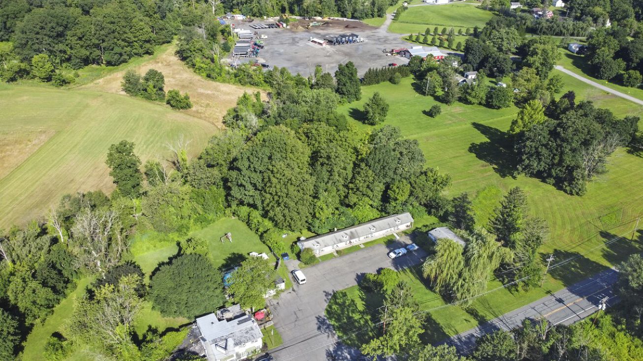 1049 River Rd, Selkirk, NY 12158