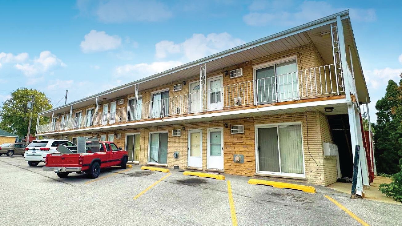 137 W 27th St, South Chicago Heights, IL 60411