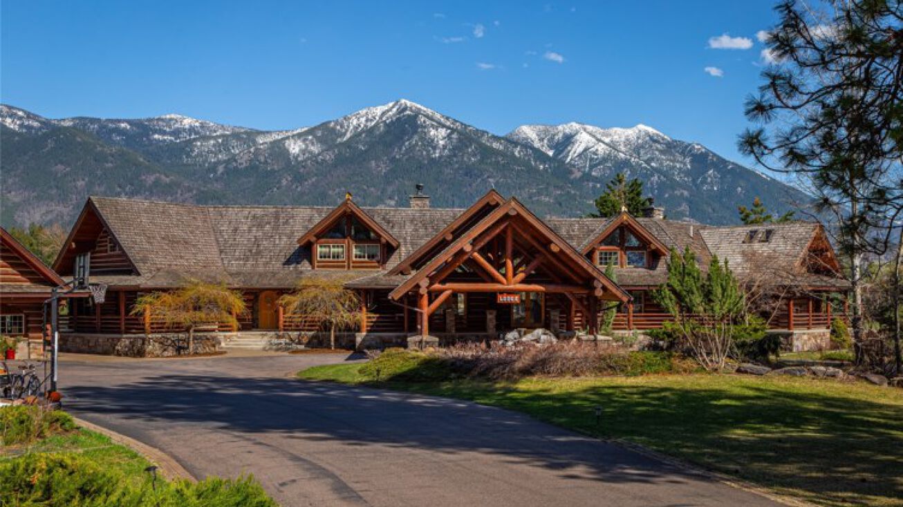 2347 Middle Rd, Columbia Falls, MT 59912