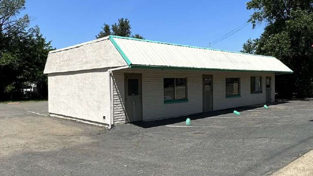 6854 Airport Rd, Redding, CA 96002