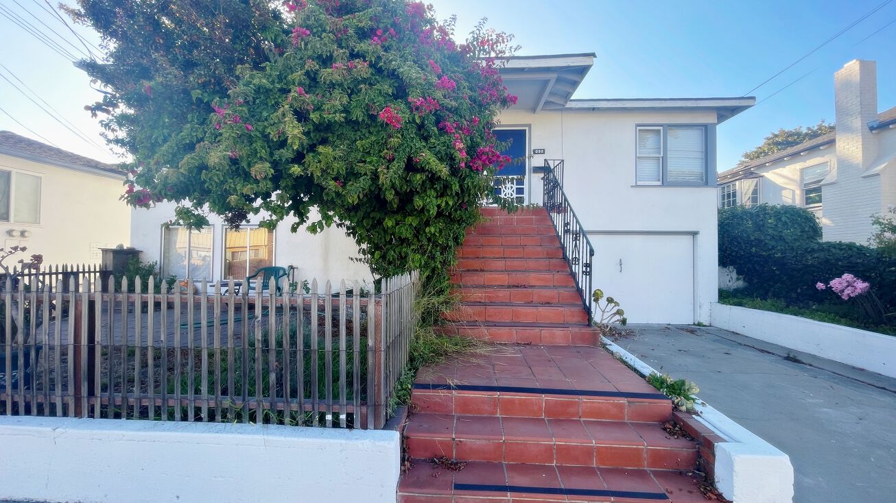 296 Van Buren St, Monterey, CA 93940