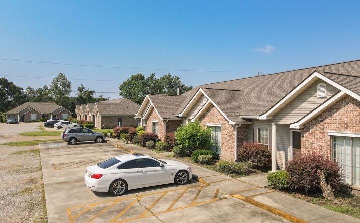 Pictures of Multifamily property located at 12066 Carriage House Ln, Ponchatoula, LA 70454 for sales - image #1