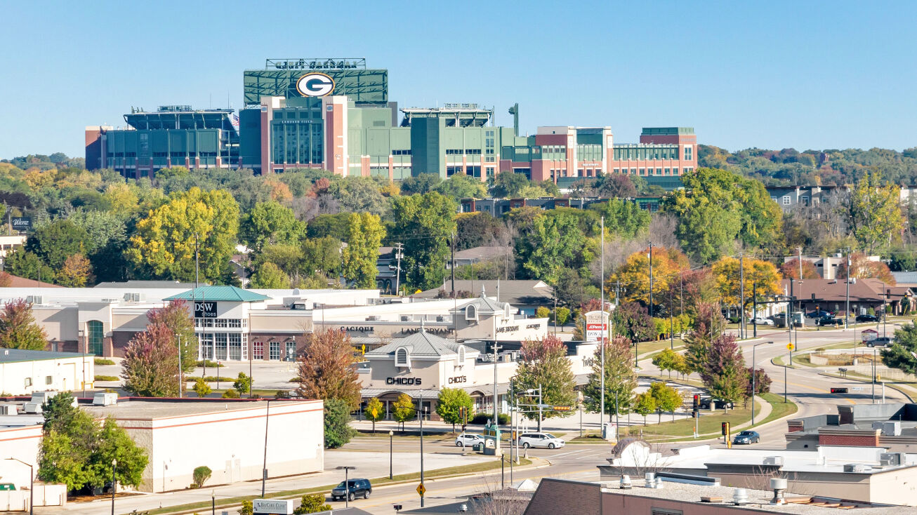 700 Pilgrim Way, Green Bay, WI 54304