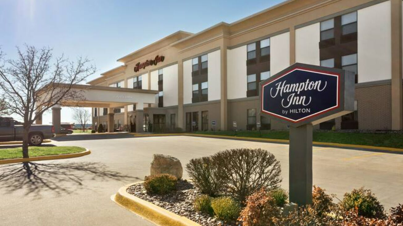 9449 E Corporate Hills Dr, Wichita, KS 67207