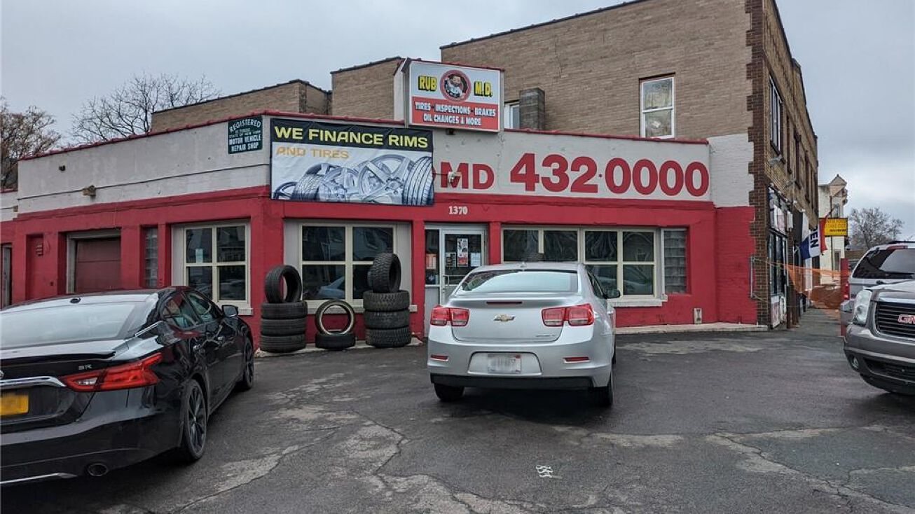 1370 Dewey Ave, Rochester, NY 14613