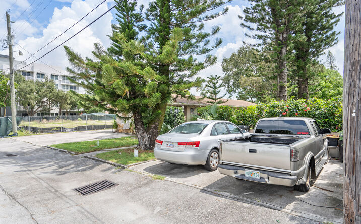 Pictures of Land property located at 908 NE 17th Ave, Fort Lauderdale, FL 33304 for comps - image #1