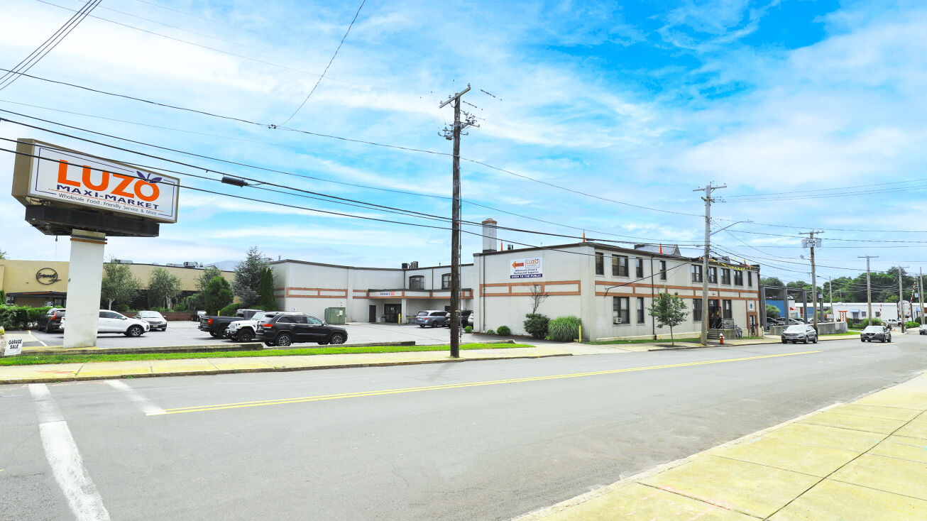 376 Nash Rd, New Bedford, MA 02746