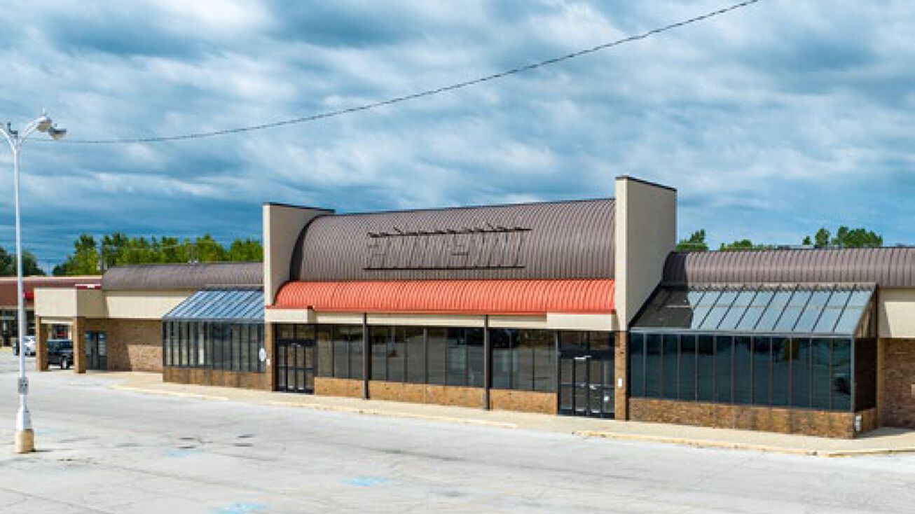 1316 Oak Harbor Rd, Fremont, OH 43420