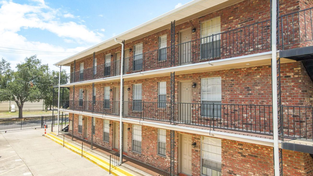 2609 Transcontinental Dr, Metairie, LA 70001