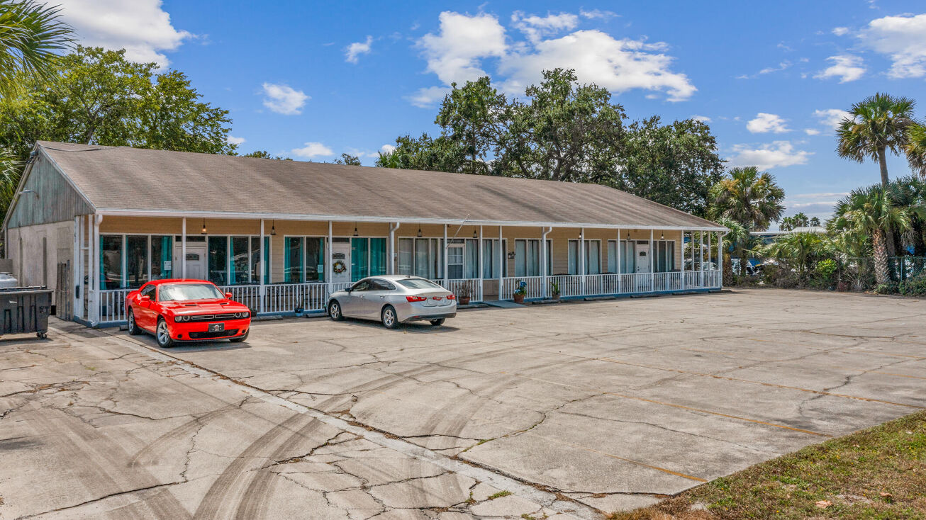 100 W 1ST ST, ATLANTIC BEACH, FL 32233