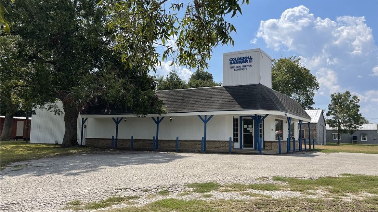 2618 N Richmond Road, Wharton, TX 77488