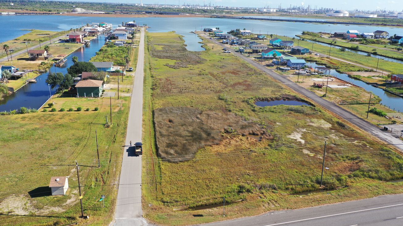 000 Highway 6, Hitchcock, TX 77563