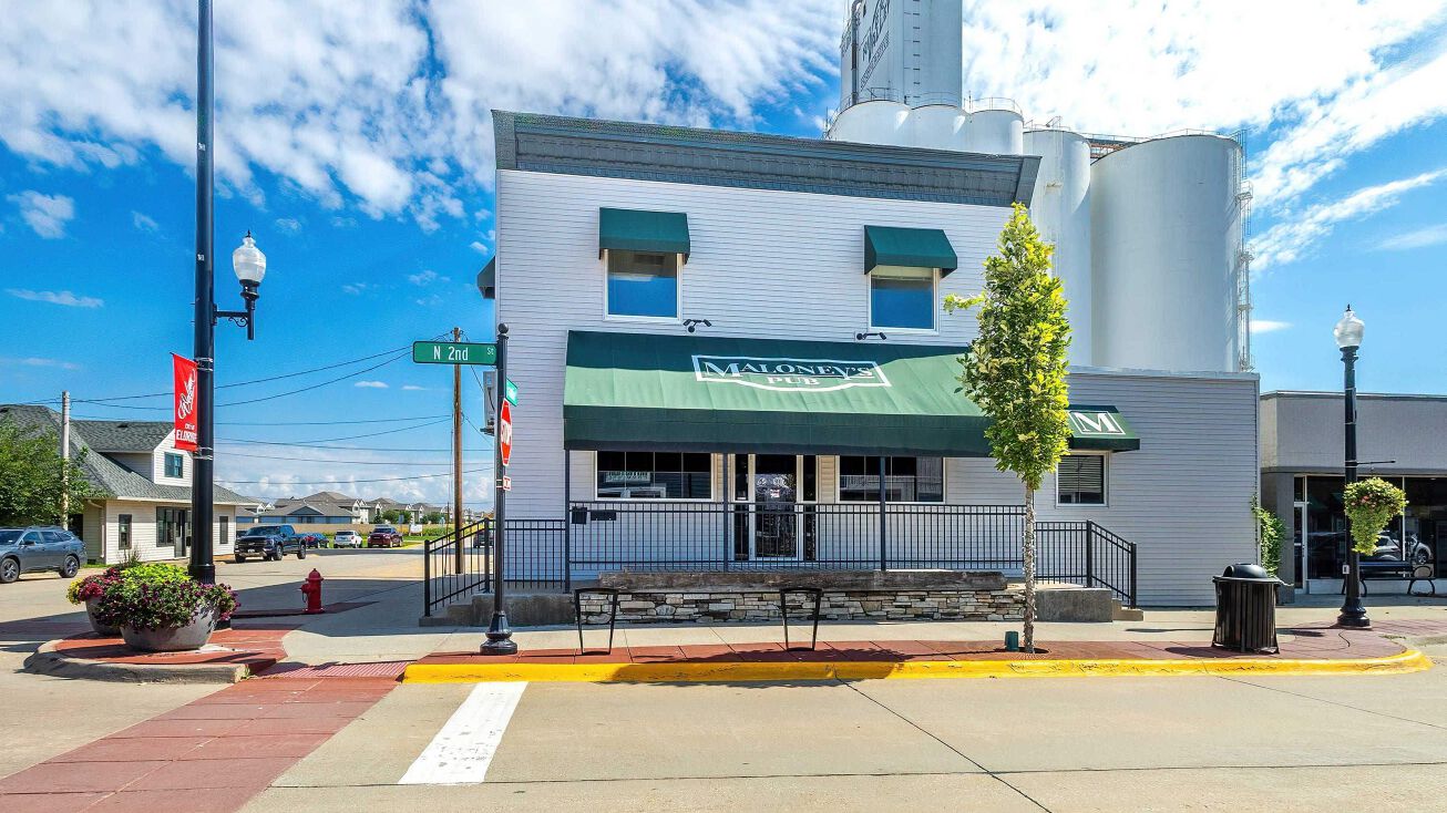 239 N 2ND Street, Eldridge, IA 52748