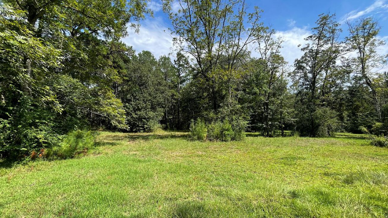 2442 Kiln Delisle Rd, Kiln, MS 39556