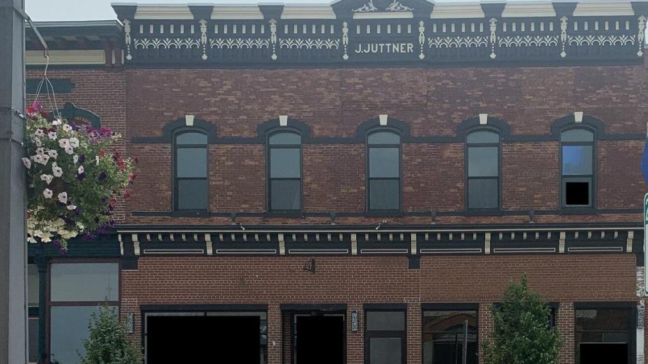 525 1ST Street, MENOMINEE, MI 49858