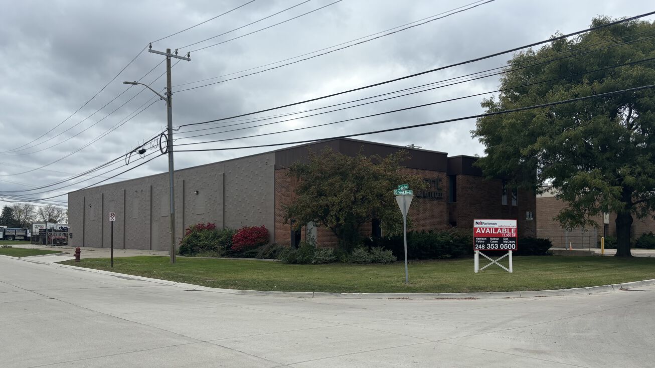 11966 Brookfield St, Livonia, MI 48150