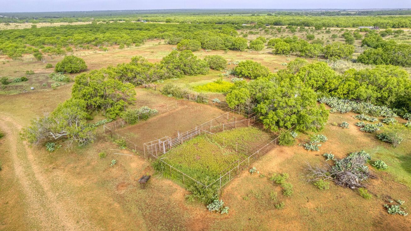 50 County Road 321, Jourdanton, TX 78026