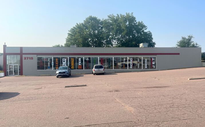 Pictures of Retail property located at 2715 E 10th St, Sioux Falls, SD 57103 for sales - image #1