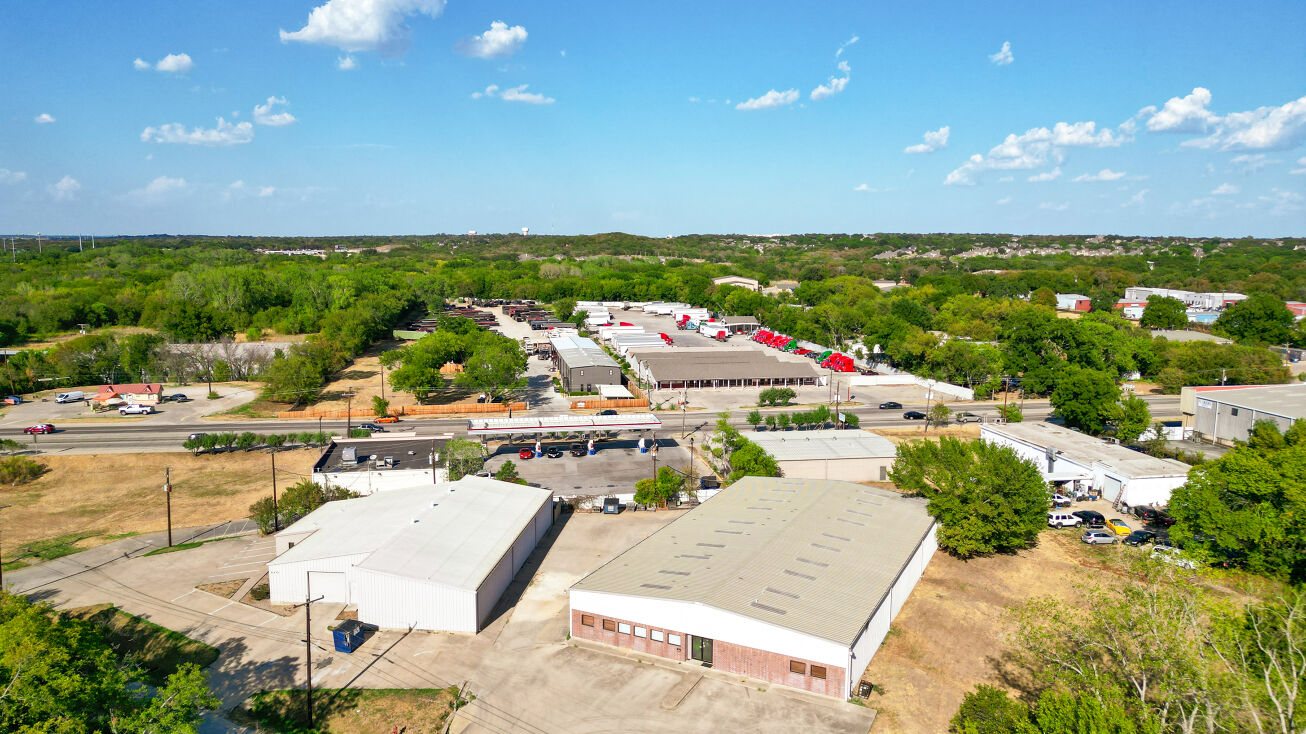 836 Valley Ln, Kennedale, TX 76060