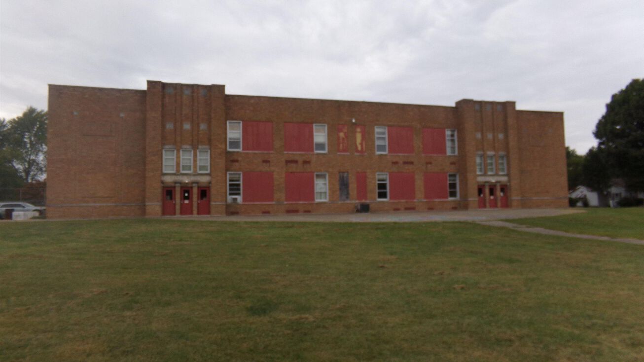 1007 N McLeansboro Street, Benton, IL 62812