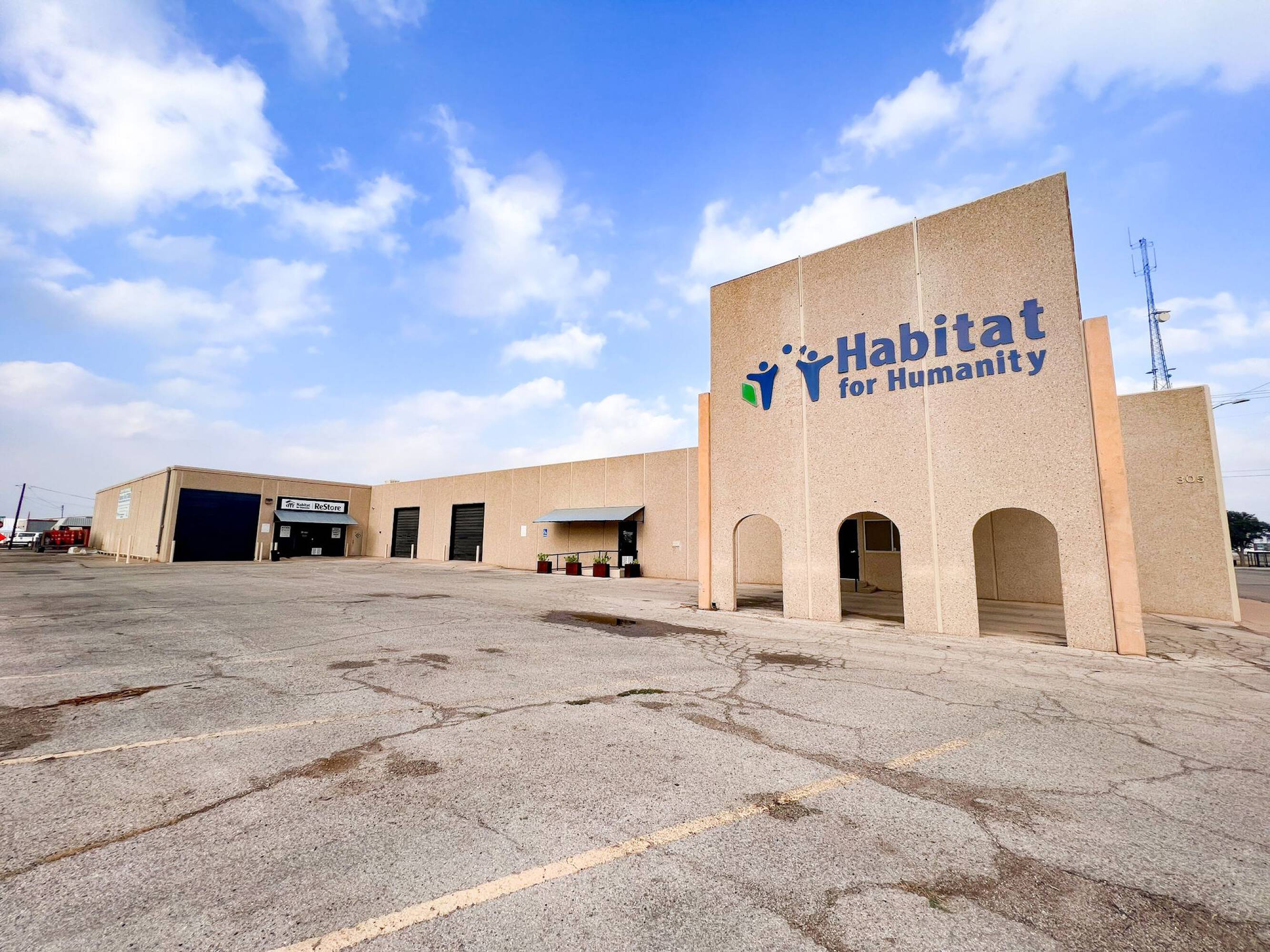 305 E Texas Ave, Midland, TX 79701
