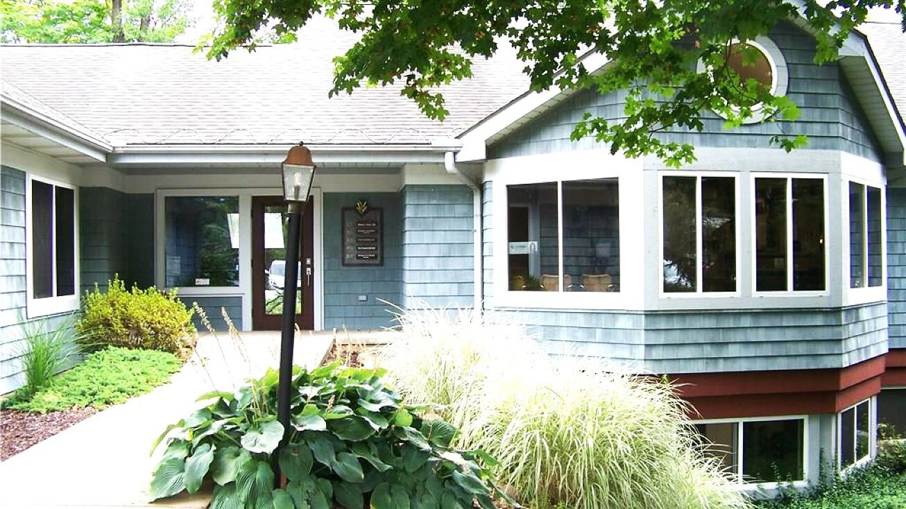 4831 Darrow Rd, Stow, OH 44224