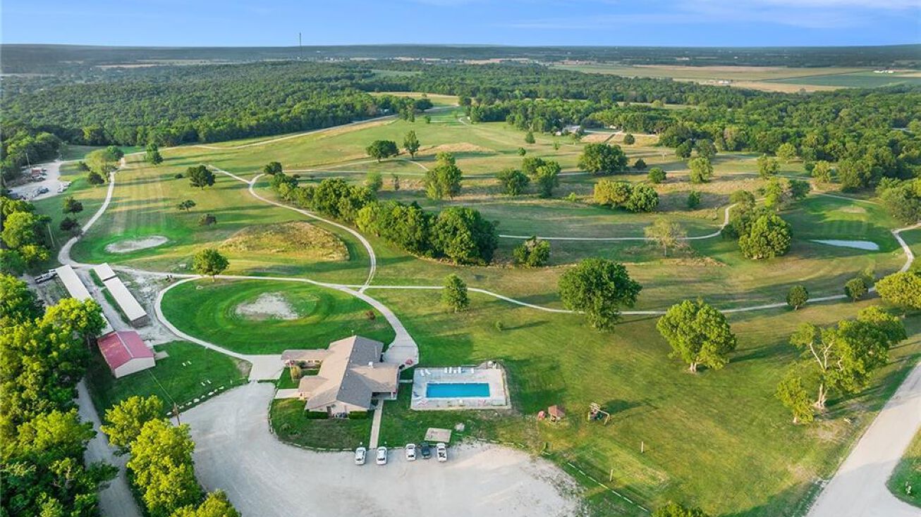 78 W Sugar Lake Cove, Mound City, KS 66056