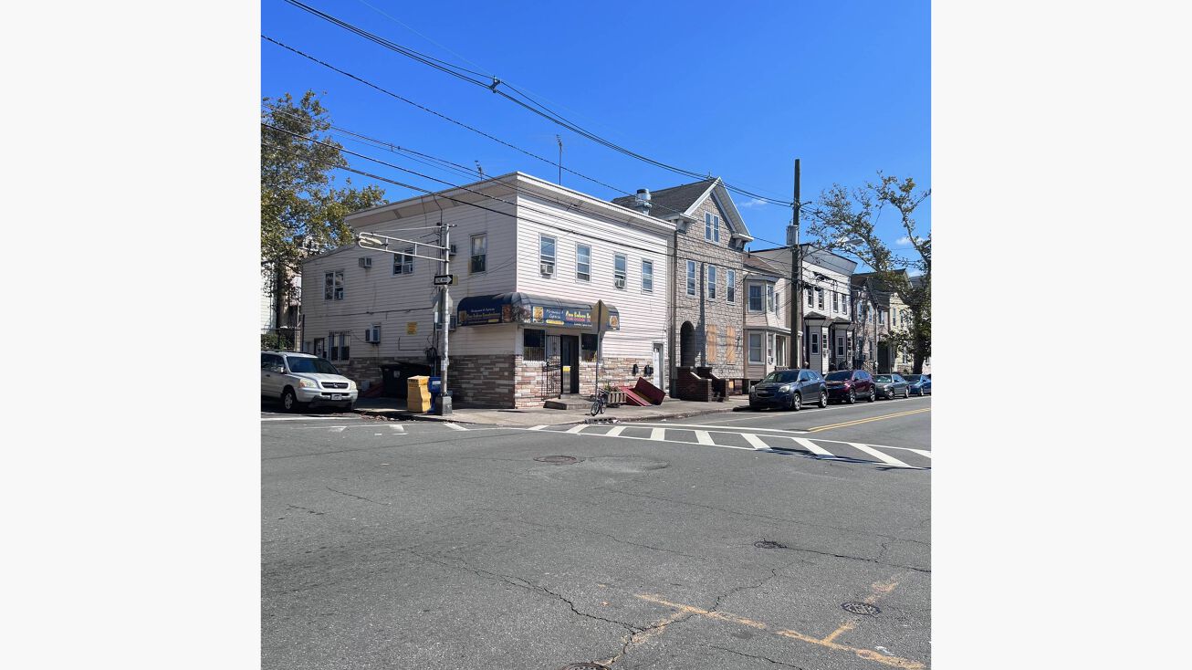 251 Walnut St, Newark, NJ 07105