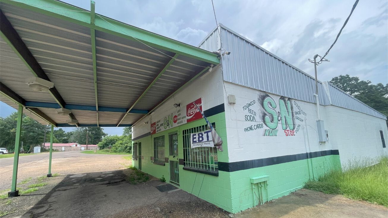 2001 Monticello St, Hazlehurst, MS 39083