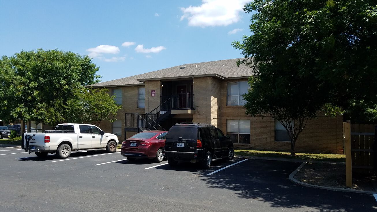 2805 Avenue U, Hondo, TX 78861