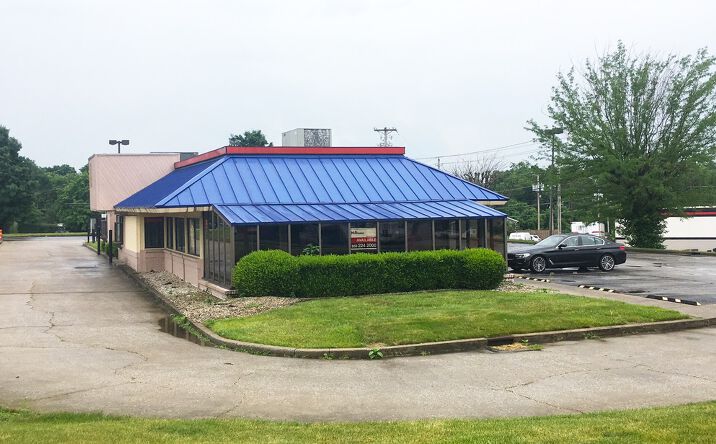 Pictures of Retail property located at 7 Carson Place, Frankfort, KY 40601 for comps - image #1