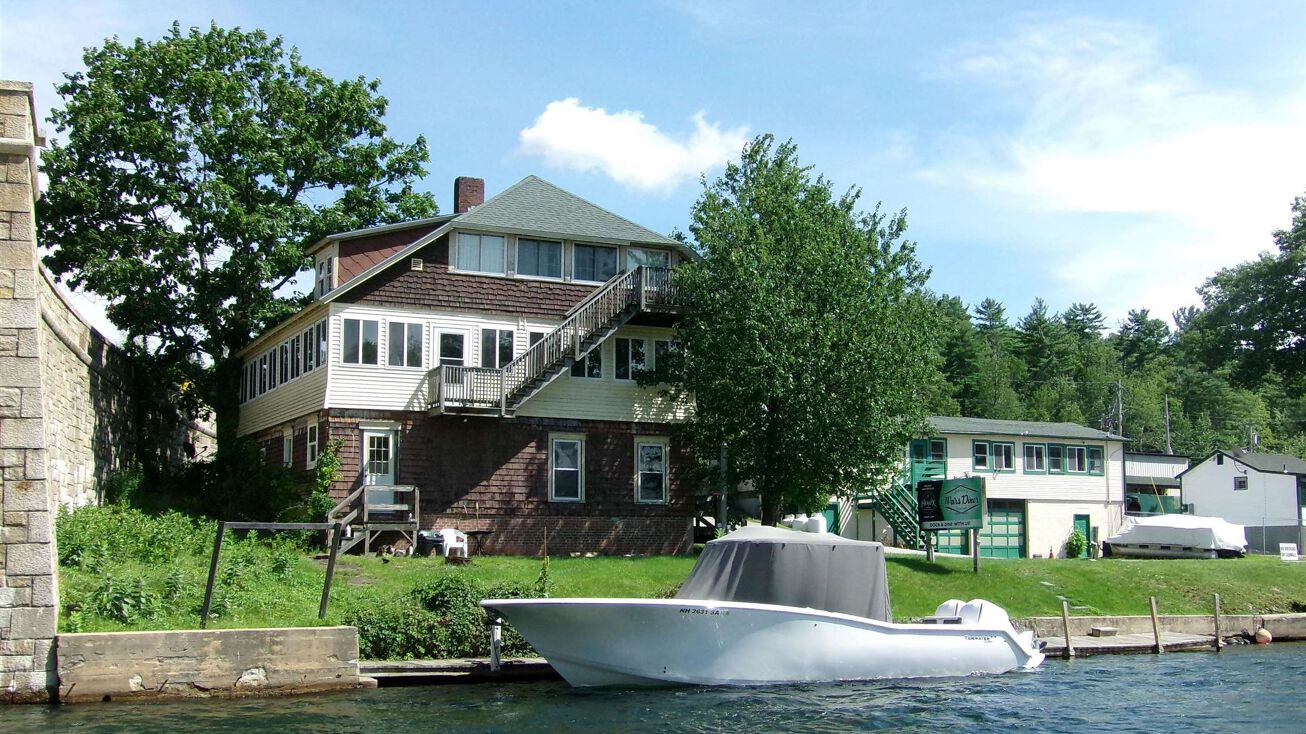 1208 Weirs Blvd, Laconia, NH 03246