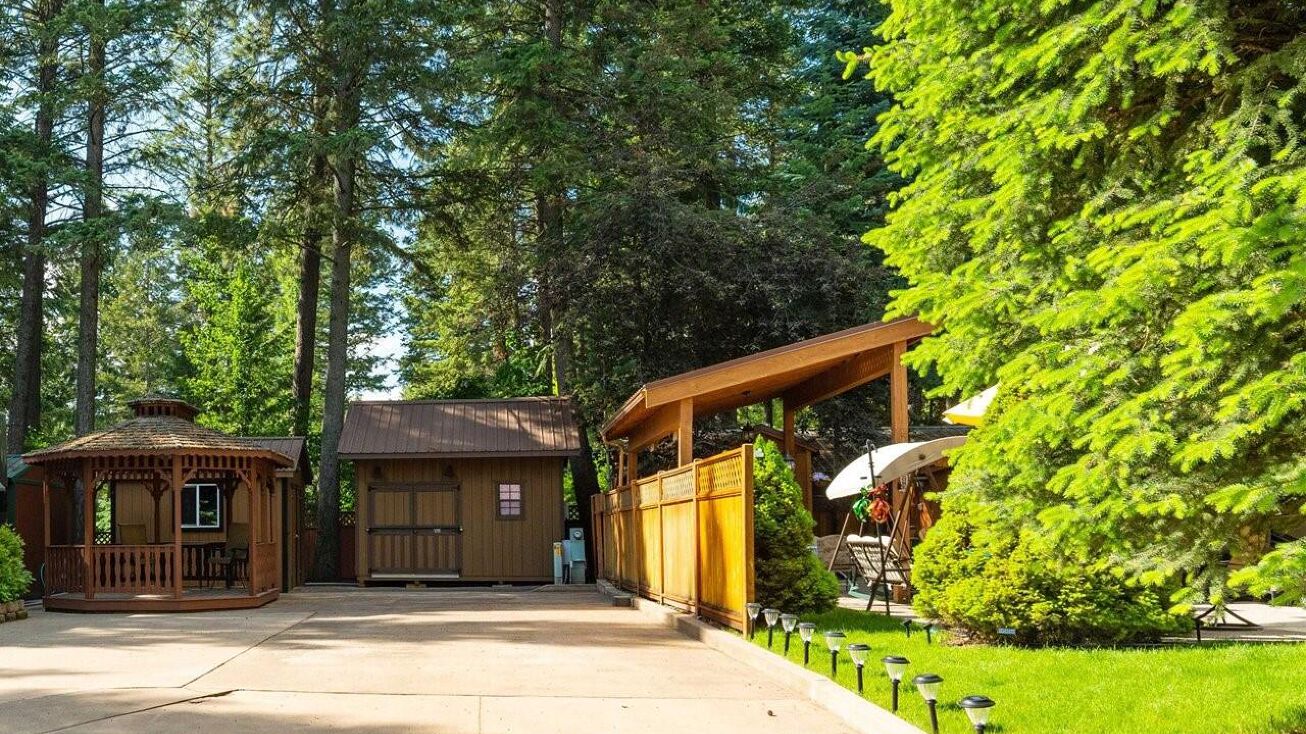 8546 Mt Hwy 35 Rv Coach Lot 19, Bigfork, MT 59911