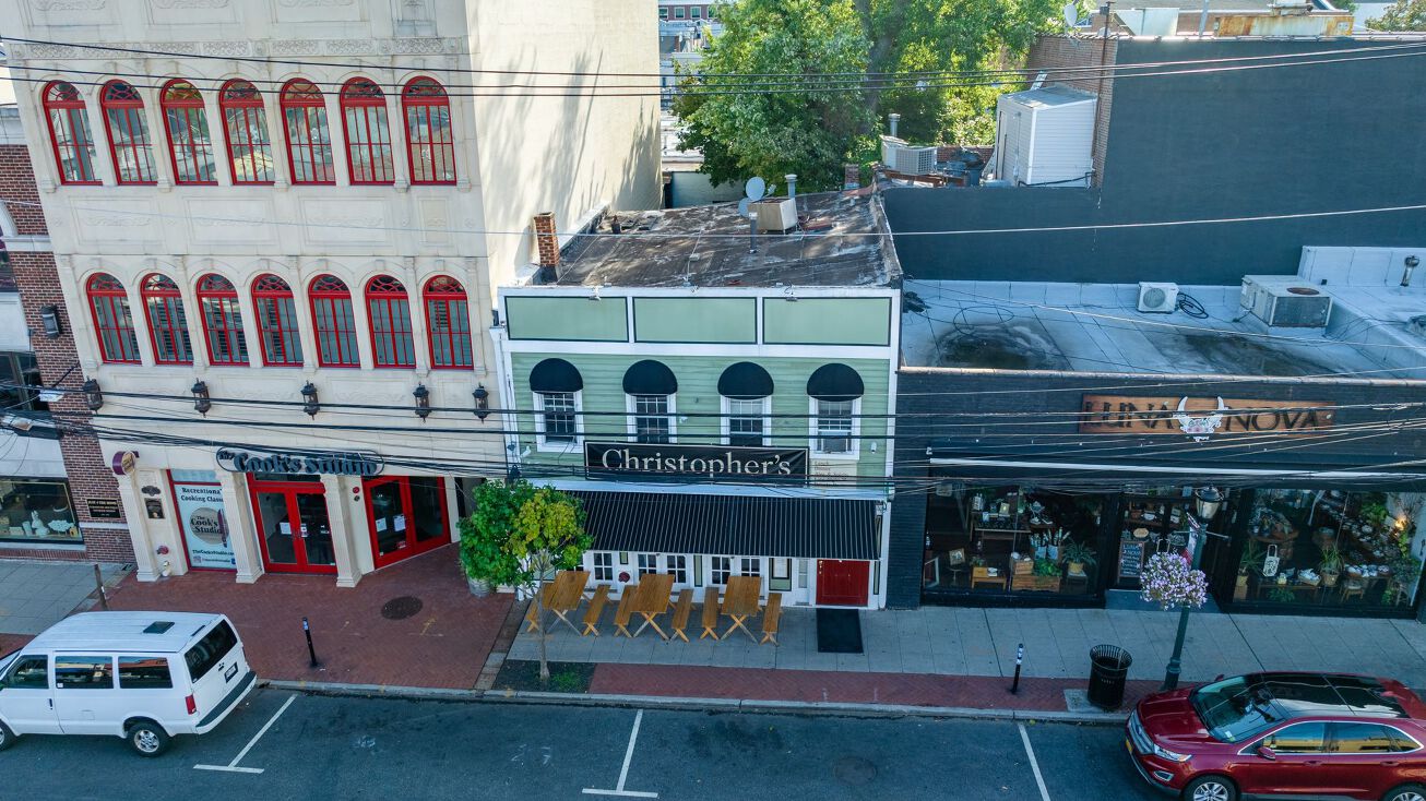 8 Wall St, Huntington, NY 11743