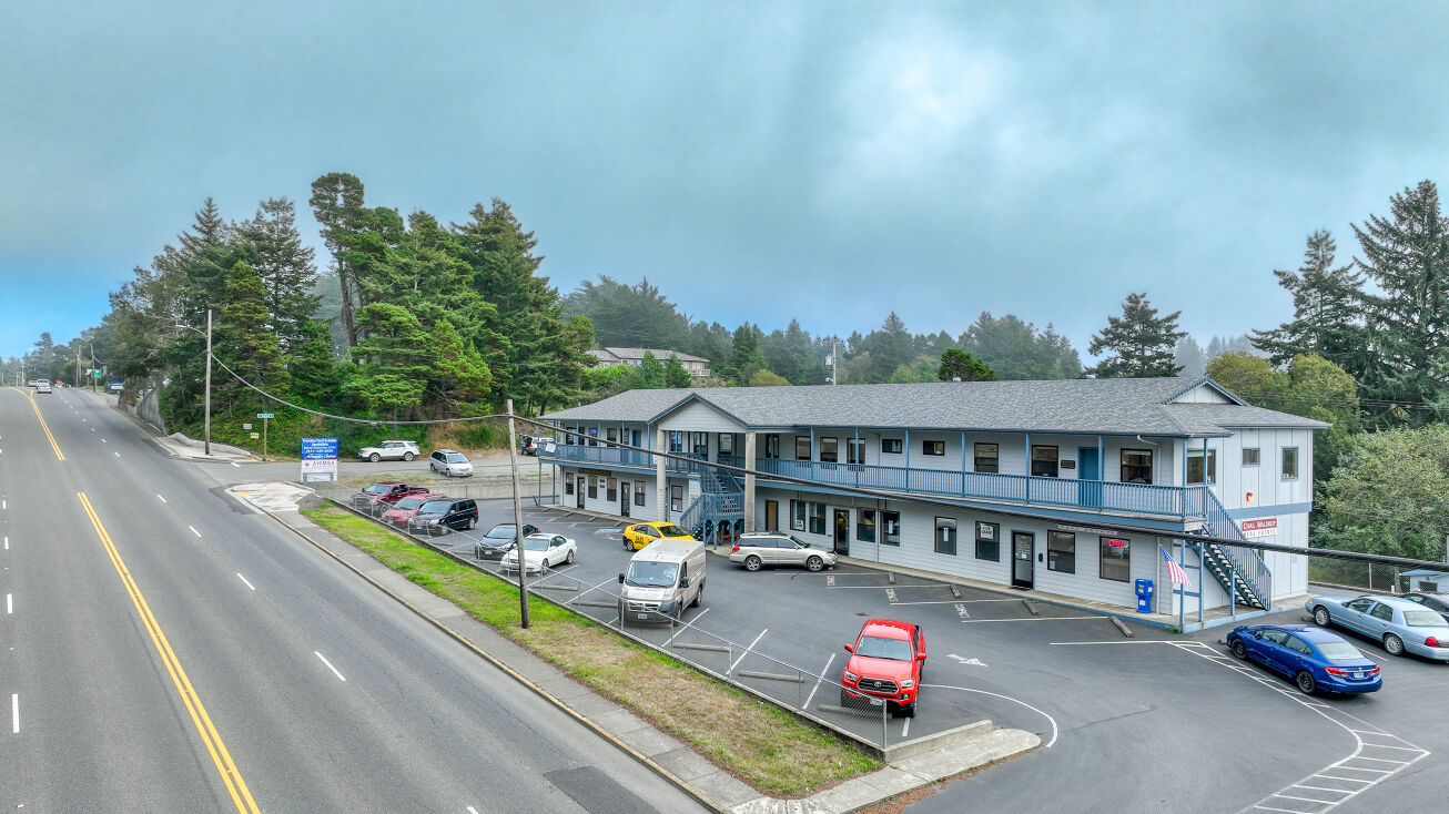 780 2nd St SE, Bandon, OR 97411