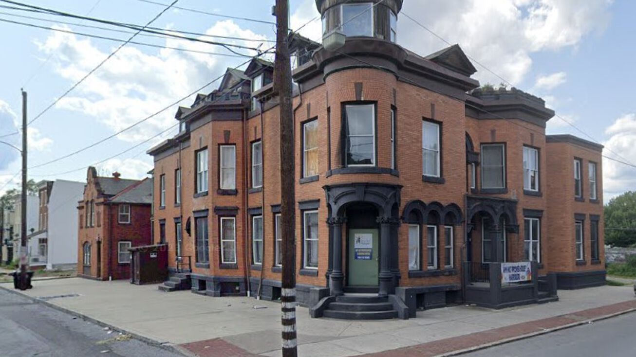 240 S 13th St, Harrisburg, PA 17104