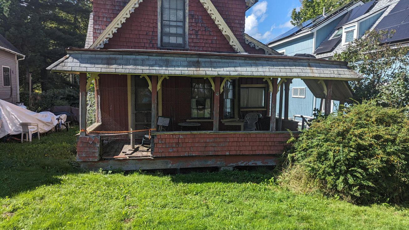 9 North Ave, Northport, ME 04849