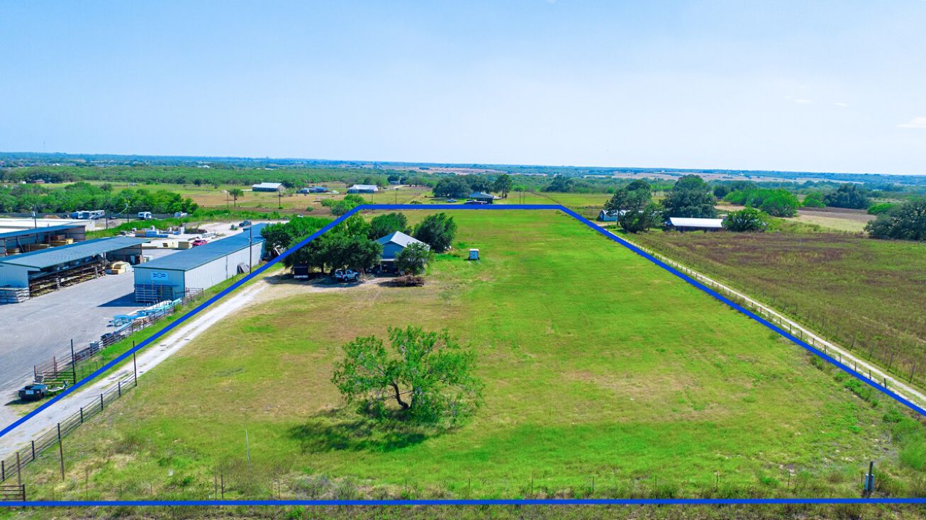 1161 US181, Floresville, TX 78114